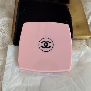 Designer CC cosmetic PINK mirror.New without tag original package w/vevet pouch